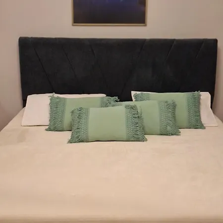 Rouchotas By Viktor 1rst Floor דירה